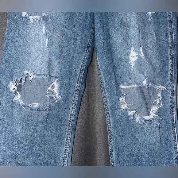 Hollister Ultra High-Rise Mom Jeans - Picture 2 of 9